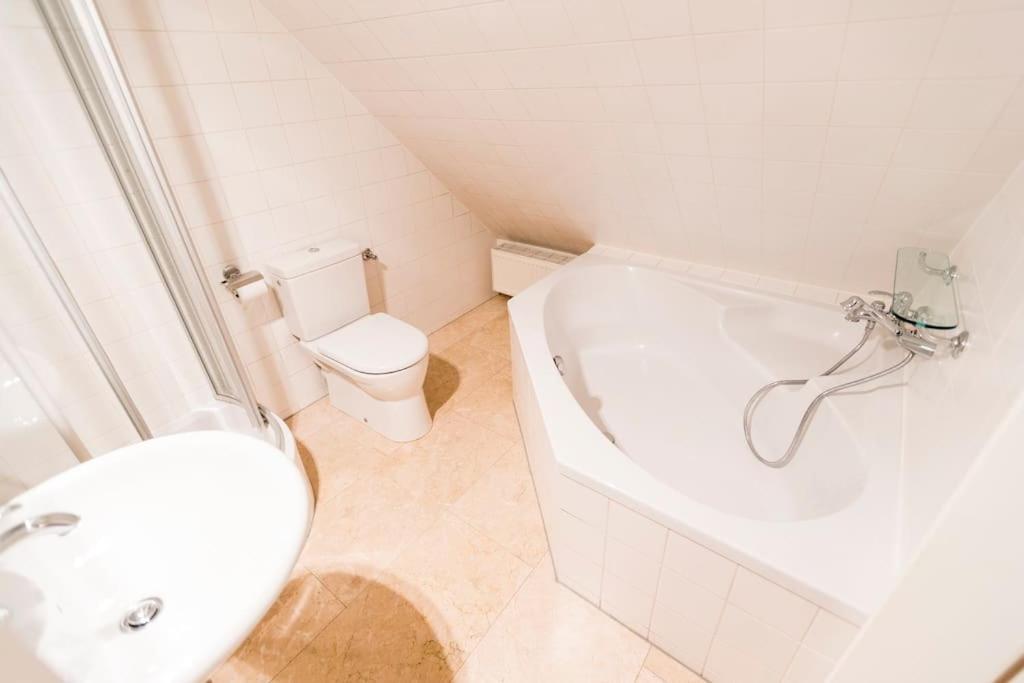 Luxurious Maisonette Apartment At The Heart Of เวียนนา ภายนอก รูปภาพ